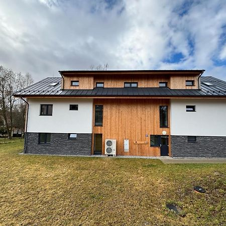 Apartmany U Plaze Lipna - Male Lipno แชร์นาฟ โปชูมาวี ภายนอก รูปภาพ