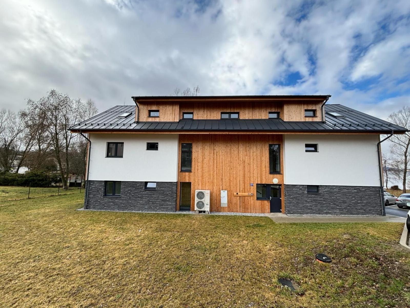 Apartmany U Plaze Lipna - Male Lipno แชร์นาฟ โปชูมาวี ภายนอก รูปภาพ